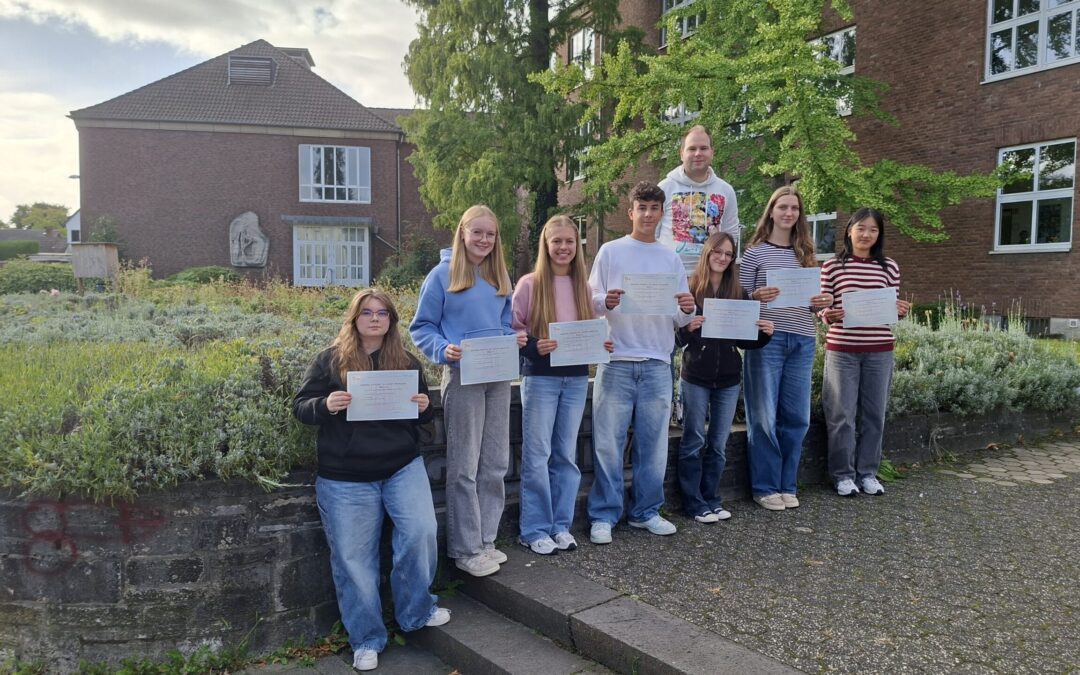 Glanzleistung bei DELF: Acht Stiftler erhalten Diplome