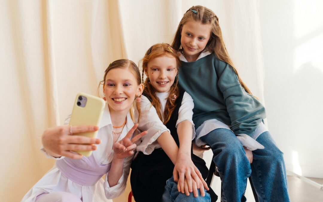 Einladung zum Elternabend „TikTok und Co. – Mediennutzung Jugendlicher der Klassen 5 & 6“ am 07.10.2025