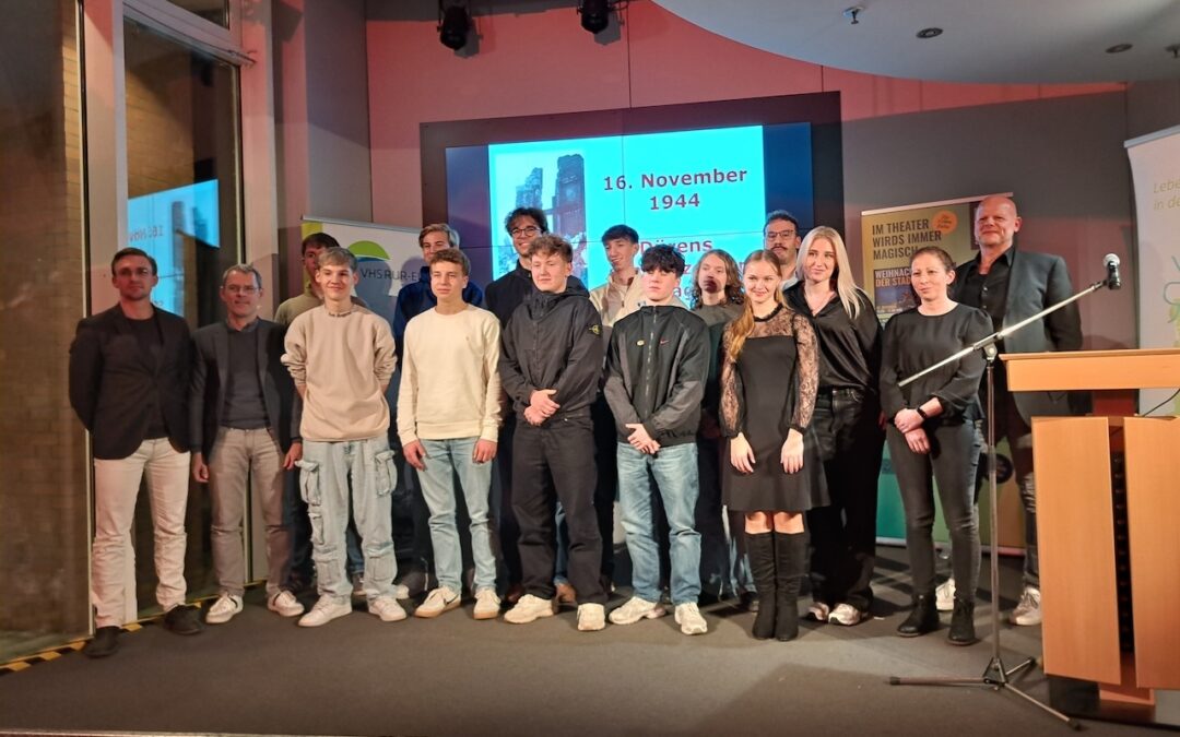 Geschichts-LK liest Zeitzeugenberichte anlässlich des 81. Jahrestags der Bombardierung Dürens am 16.11.1944